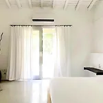 Ganado In Mikonos باراليا باراذيسوس