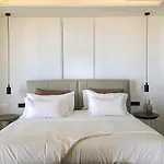 Ganado In Mikonos Paradise Beach (Mykonos)